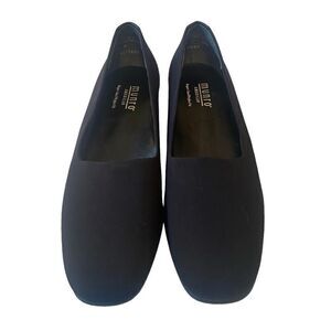 Munro Black Canvas Ladies Slip-Ons in Size 9W